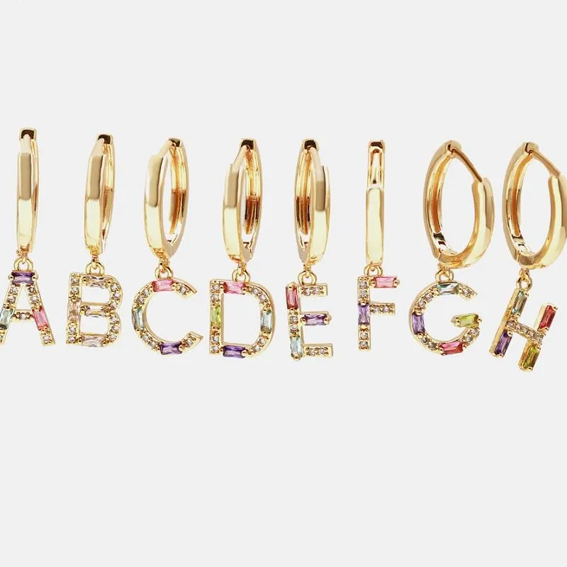 Kolczyki z 26 alfabetami