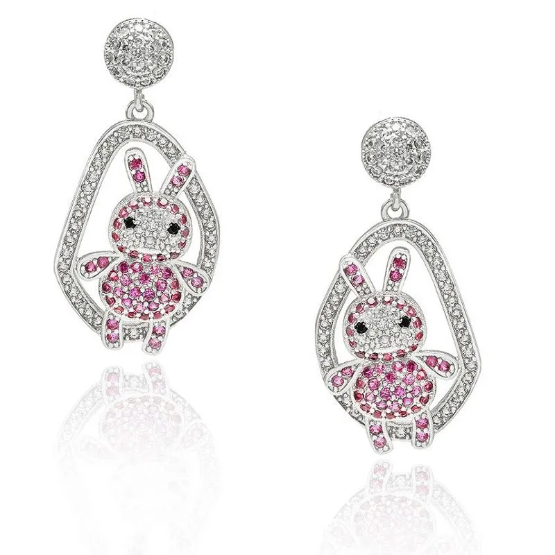 Śliczny kolczyk w kształcie królika