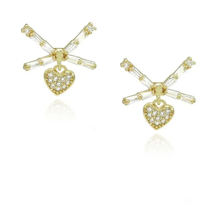 Kobiecy kolczyk w kształcie małego serca