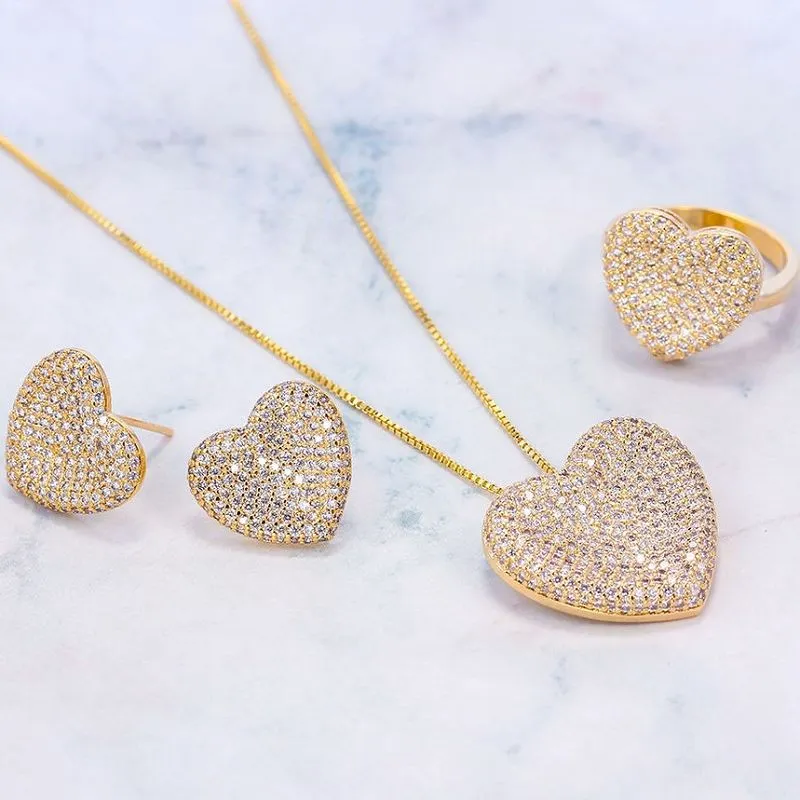 Kobiety kochają zestaw biżuterii w kształcie serca